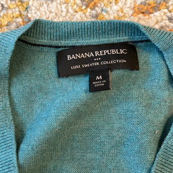 Banana Republic v neck sweater - Picture 2 of 3